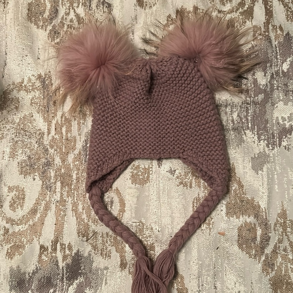 Knitted toddler hat.